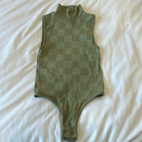 Forever 21 Green sleeveless bodysuit - Picture 1 of 4